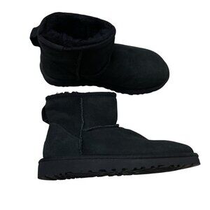 UGG Australia Classic Mini II Boot Black Size 5 EUC Comfy Trendy Fur Sheepskin